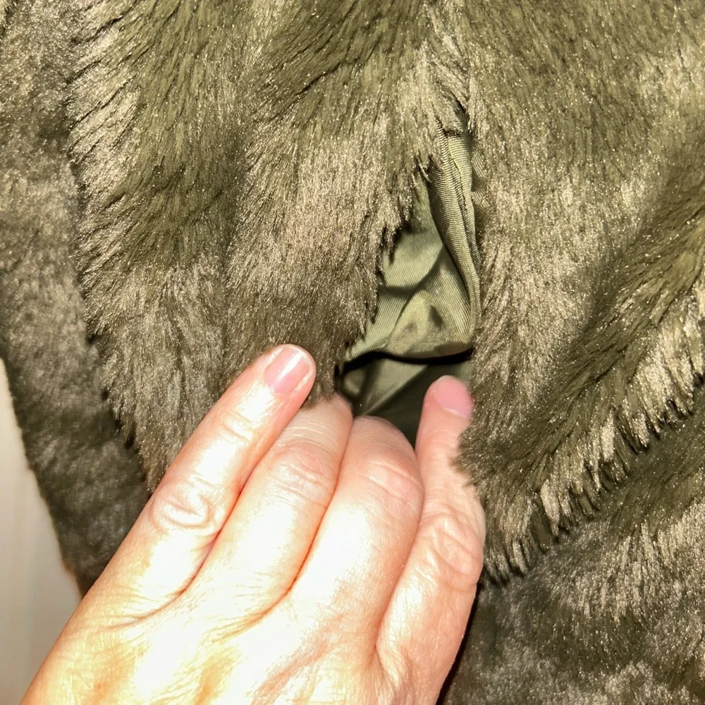 Preloved 36point5 Faux fur hooded Jacket - Picture 3 of 6